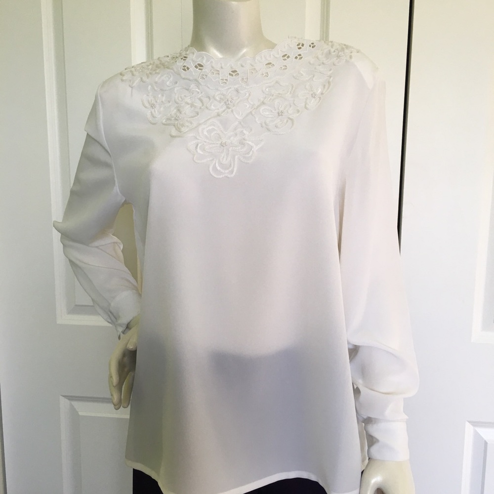 NWT Christie & Jill Embroidered Blouse. Sz. 10❤️
